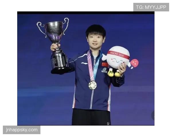 孙颖莎的行李箱里塞了三块奥运金牌，还有一堆没拆封的奢侈品小样